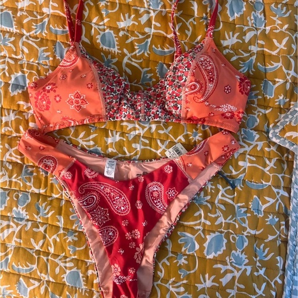 (NWT) Aerie Swim top and bottoms (L) - Picture 3 of 4